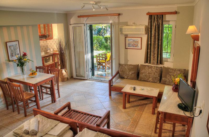 Sunny Garden Aparthotel Epidaurus Экстерьер фото
